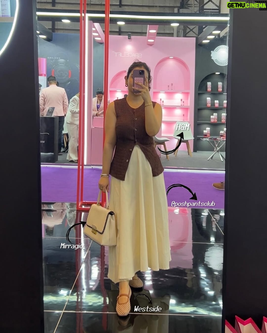Aarushi Abrol - 1.1K Likes - Recent Outfits & their Details 🍒
Comment or share this post w me for links ✨ 

#explore #ootd #outfits #whatiwore #mirrorselfies #outfitinspo #outfitideas #recentoutfits #fashion #summerfashion #fashionideas #styling #styleblogger #spring #inspo #potd #fyp