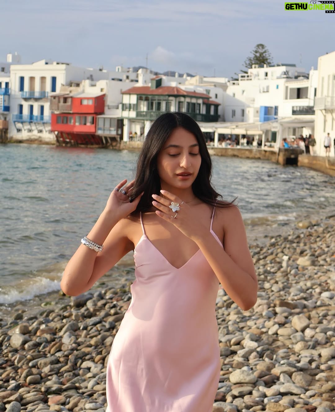 Aarushi Chib - 24.1K Likes - Letting the tide wash away everything I no longer need🌊