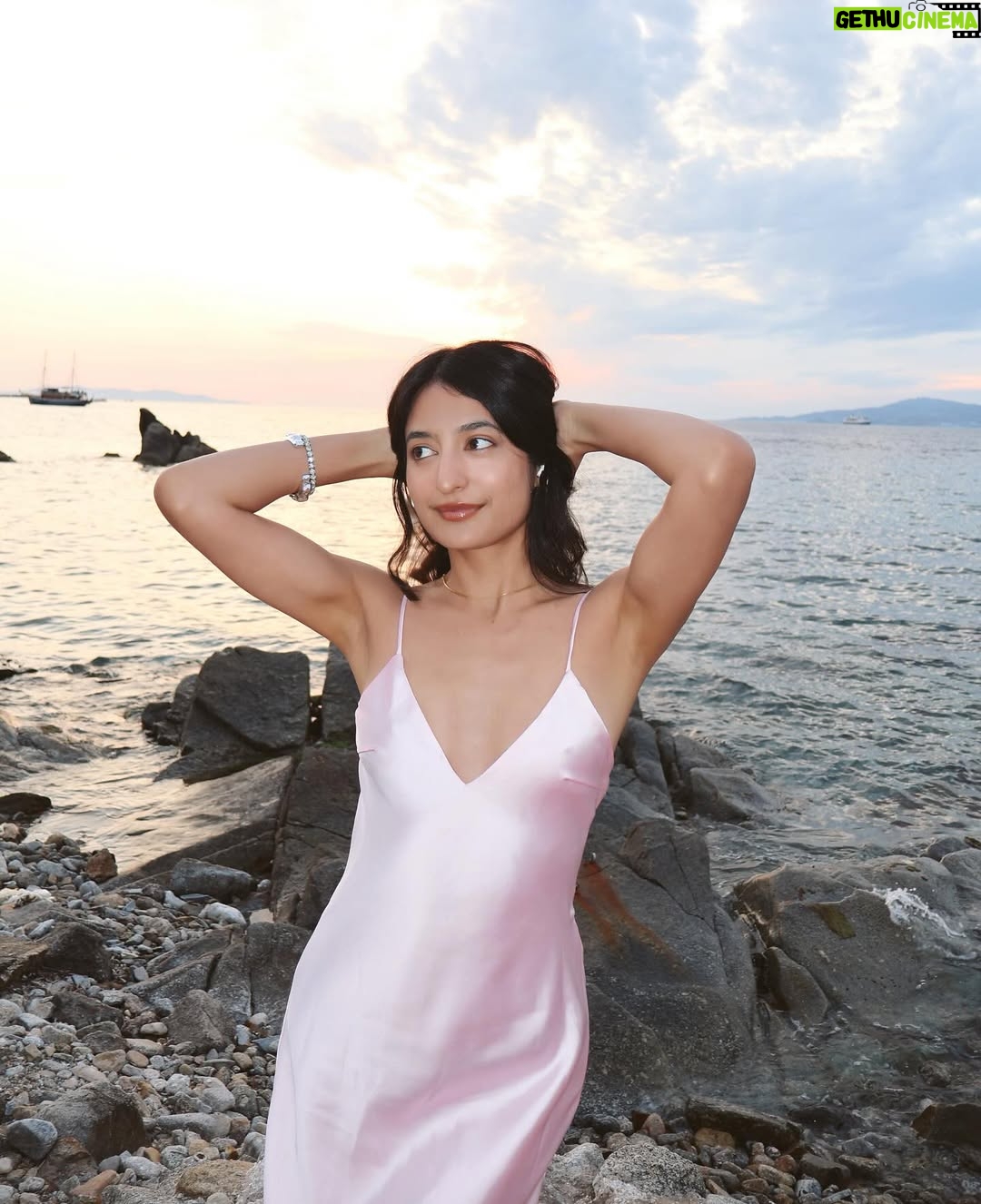 Aarushi Chib - 24.1K Likes - Letting the tide wash away everything I no longer need🌊