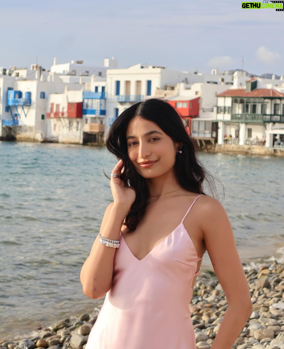 Aarushi Chib - 24.1K Likes - Letting the tide wash away everything I no longer need🌊