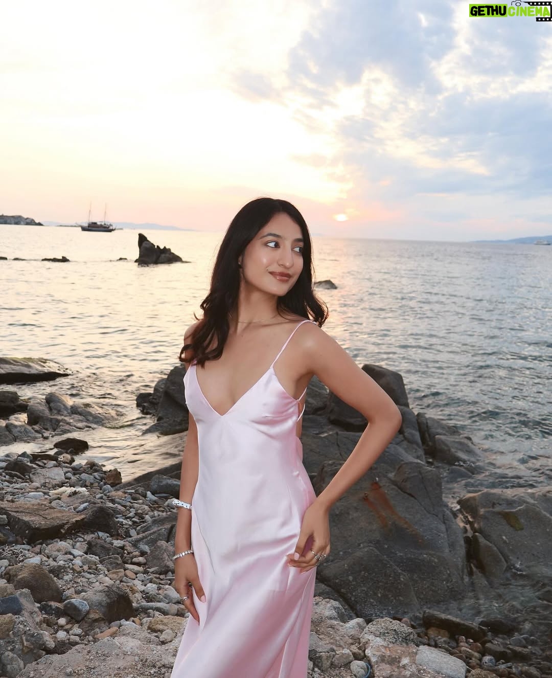 Aarushi Chib - 24.1K Likes - Letting the tide wash away everything I no longer need🌊