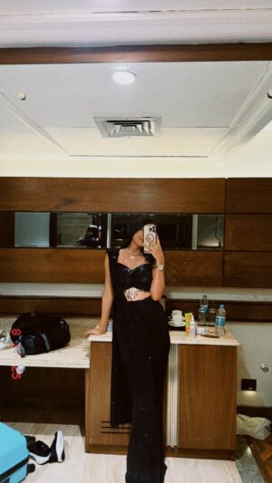 Aarushi Chib Instagram - Day 3 was cocktail, and I obviously had to pull out this gorgeous saree from @frontierraas