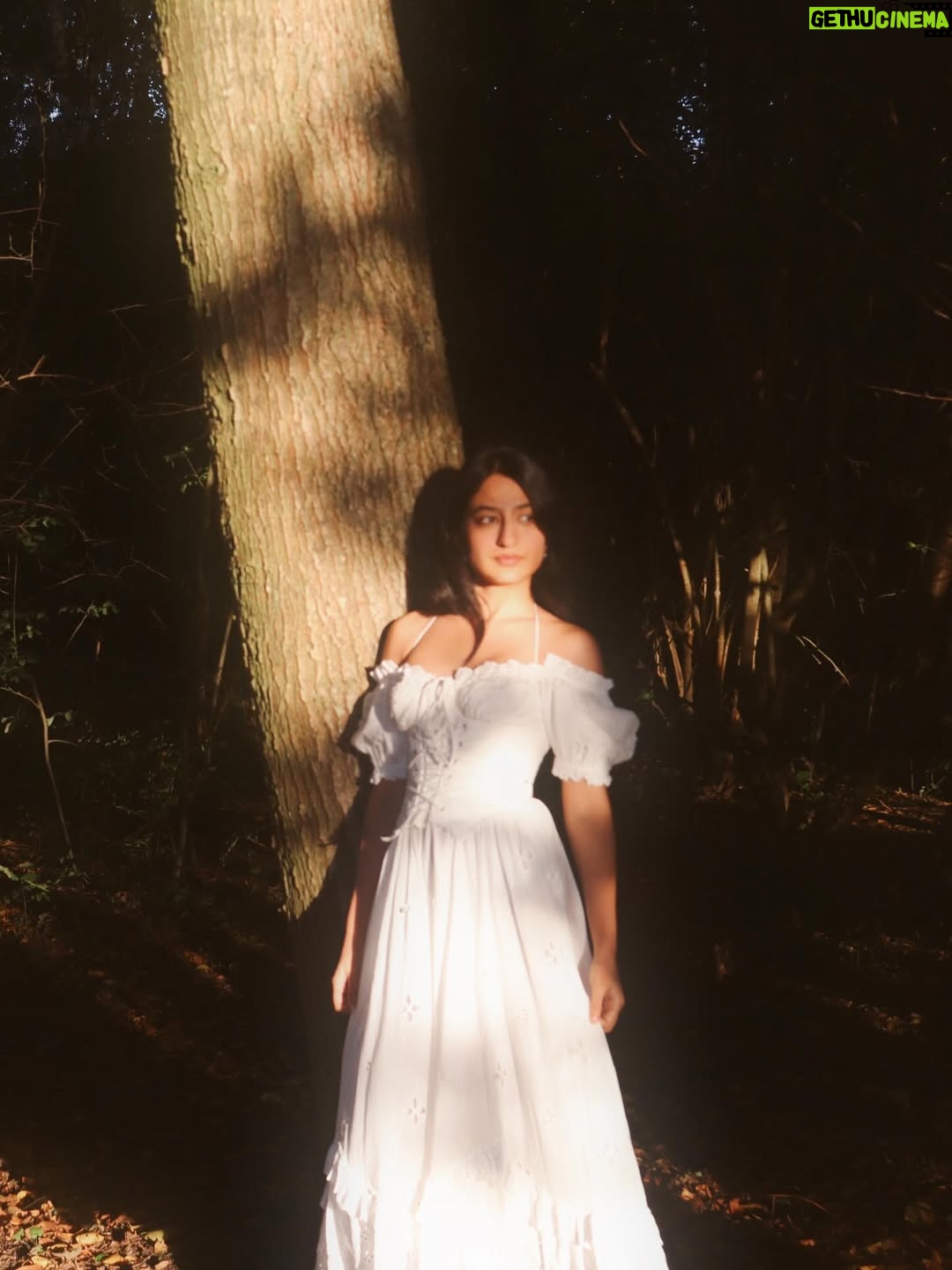 Aarushi Chib - 11.5K Likes - The more that you say
The less I know
Wherever you stray
I follow
📸 - @hiteshitta