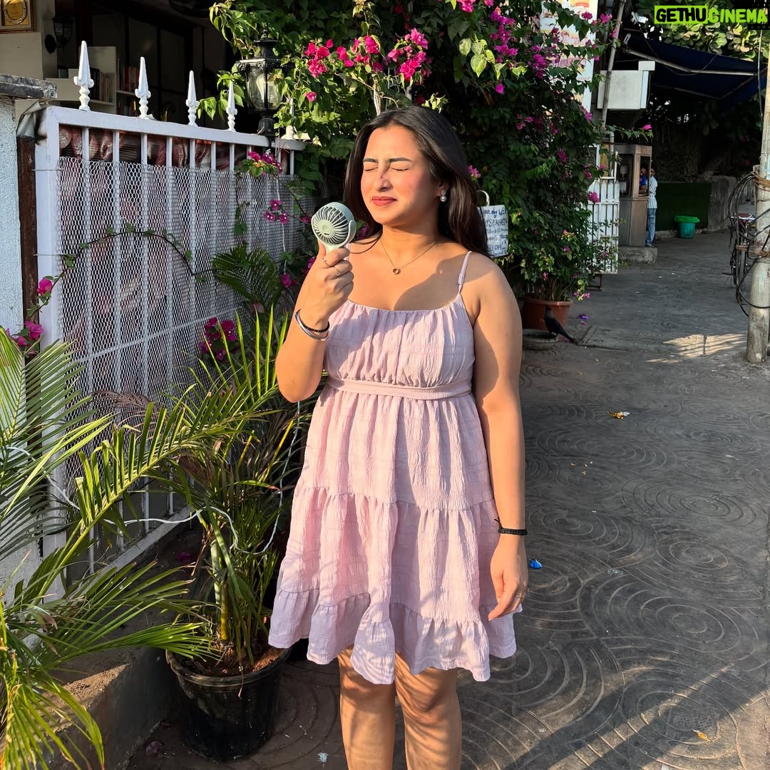 Aarushi Mehta - 585 Likes - Me and my mini fan against the world💕🌸

.
.
.
#newpost #mumbai #discover #trendy #dress #dresses #ootd #outfits #outfittoday #outﬁtinspo #pink #summerdresses