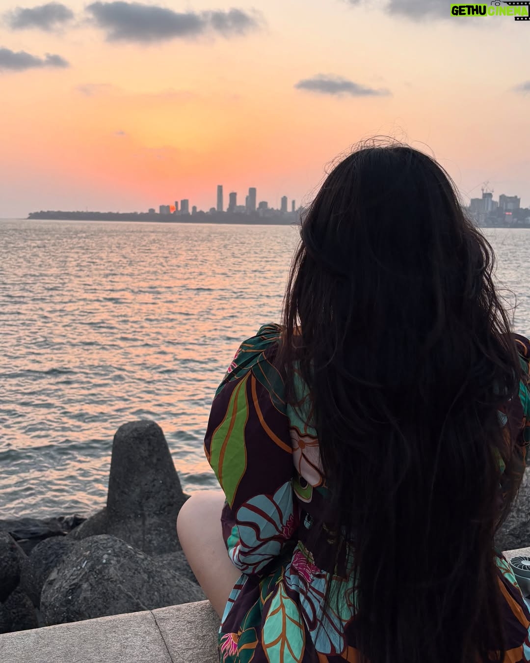 Aarushi Mehta - 425 Likes - I totally had my IKTARA moment at Marine Drive 🌊🌤️❤️

.
.
.
#newpost #viral #discover #trending #mumbai #marinedrivemumbai #marinedrive #fyp #foryoupage #sea #seaside