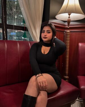 Aarushi Mehta Instagram - 👸

.
.
.
#newpost #fyp #foryoupage #trending #viral #discover #ootn #outfitinspiration #outfitofthenight #fitcheck #blackdress