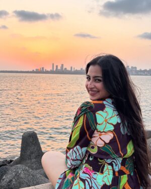 Aarushi Mehta Instagram - I totally had my IKTARA moment at Marine Drive 🌊🌤️❤️

.
.
.
#newpost #viral #discover #trending #mumbai #marinedrivemumbai #marinedrive #fyp #foryoupage #sea #seaside