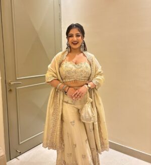 Aarushi Mehta Instagram - Bano ki saheli✨🥰🌺

.
.
.
#newpost #viral #discover #trending #fyp #foryoupage #instagram #wedding #engagement #ootd #outfits #indianoutfit #indianoutfitinspo #outfitinspo #fitcheck #weddingoutfits