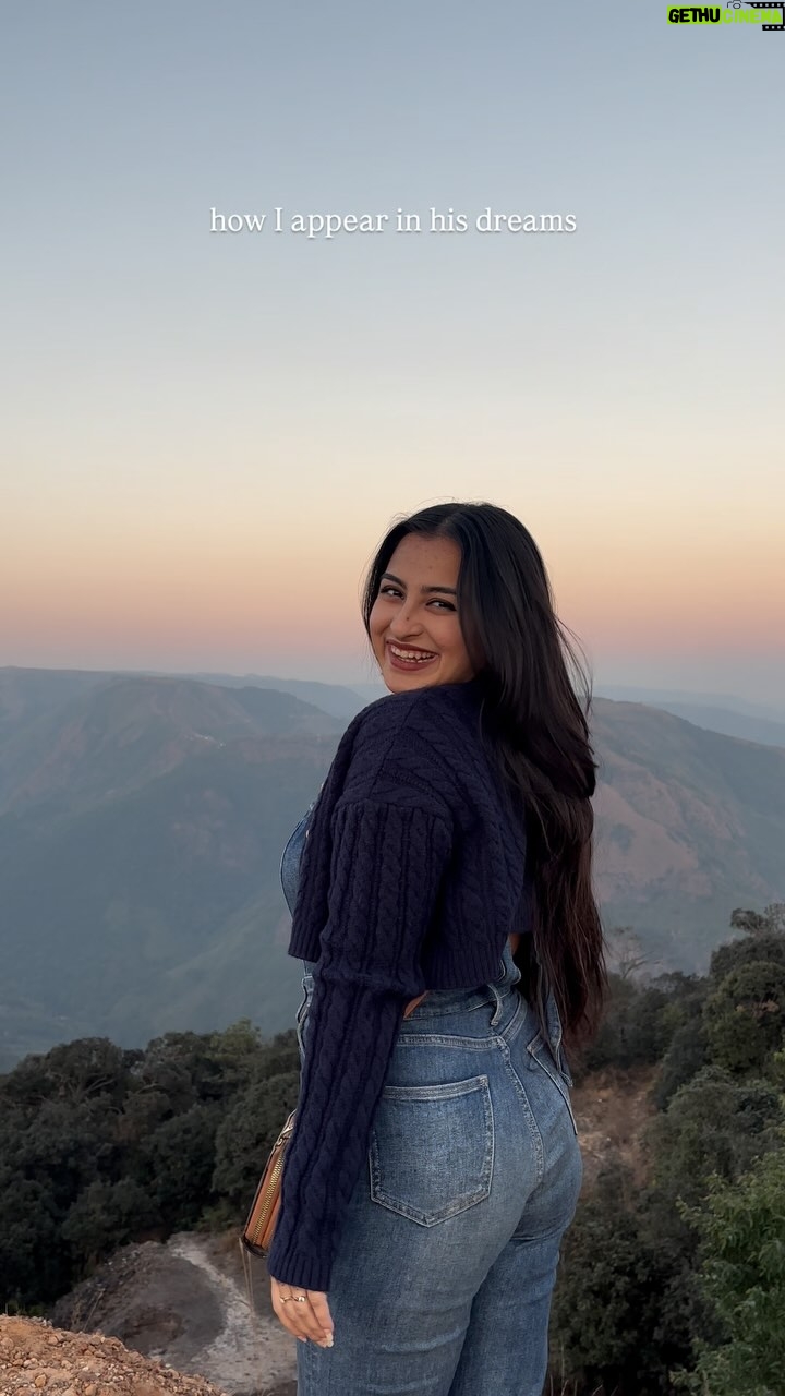 Aarushi Mehta - 327 Likes - Just look at the sky😍🌇

.
.
.
#fyp #viral #discover #trending #foryoupage #instagram #reels #trendingreels #reelsinstagram #instagramreels #sunset #sunsets #sky #meghalaya #shillong #cherrapunji #viral #viralvideos #sunsetreels