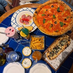 Aarushi Mehta Instagram - 📸🍕

.
.
.
#newpost #fyp #foryoupage #trending #foodgasm #food #pizza #sodelhi #delhigram #foodgrams