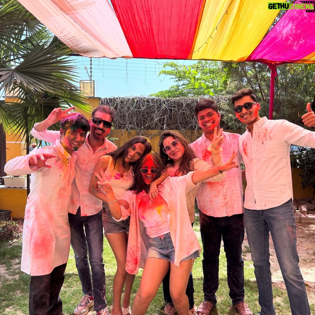 Aarushi Mehta - 337 Likes - Had my “Balam Pichkari” moment🩷🩵🧡💜💛💚💙❤️

.
.
.
#newpost #fyp #foryoupage #holi