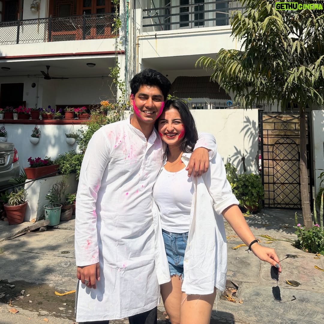 Aarushi Mehta - 337 Likes - Had my “Balam Pichkari” moment🩷🩵🧡💜💛💚💙❤️

.
.
.
#newpost #fyp #foryoupage #holi