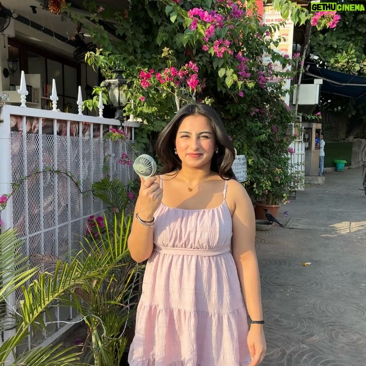 Aarushi Mehta - 585 Likes - Me and my mini fan against the world💕🌸

.
.
.
#newpost #mumbai #discover #trendy #dress #dresses #ootd #outfits #outfittoday #outﬁtinspo #pink #summerdresses