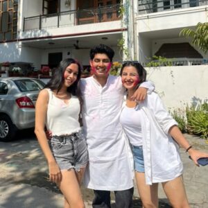 Aarushi Mehta Instagram - Had my “Balam Pichkari” moment🩷🩵🧡💜💛💚💙❤️

.
.
.
#newpost #fyp #foryoupage #holi