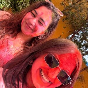 Aarushi Mehta Instagram - Had my “Balam Pichkari” moment🩷🩵🧡💜💛💚💙❤️

.
.
.
#newpost #fyp #foryoupage #holi