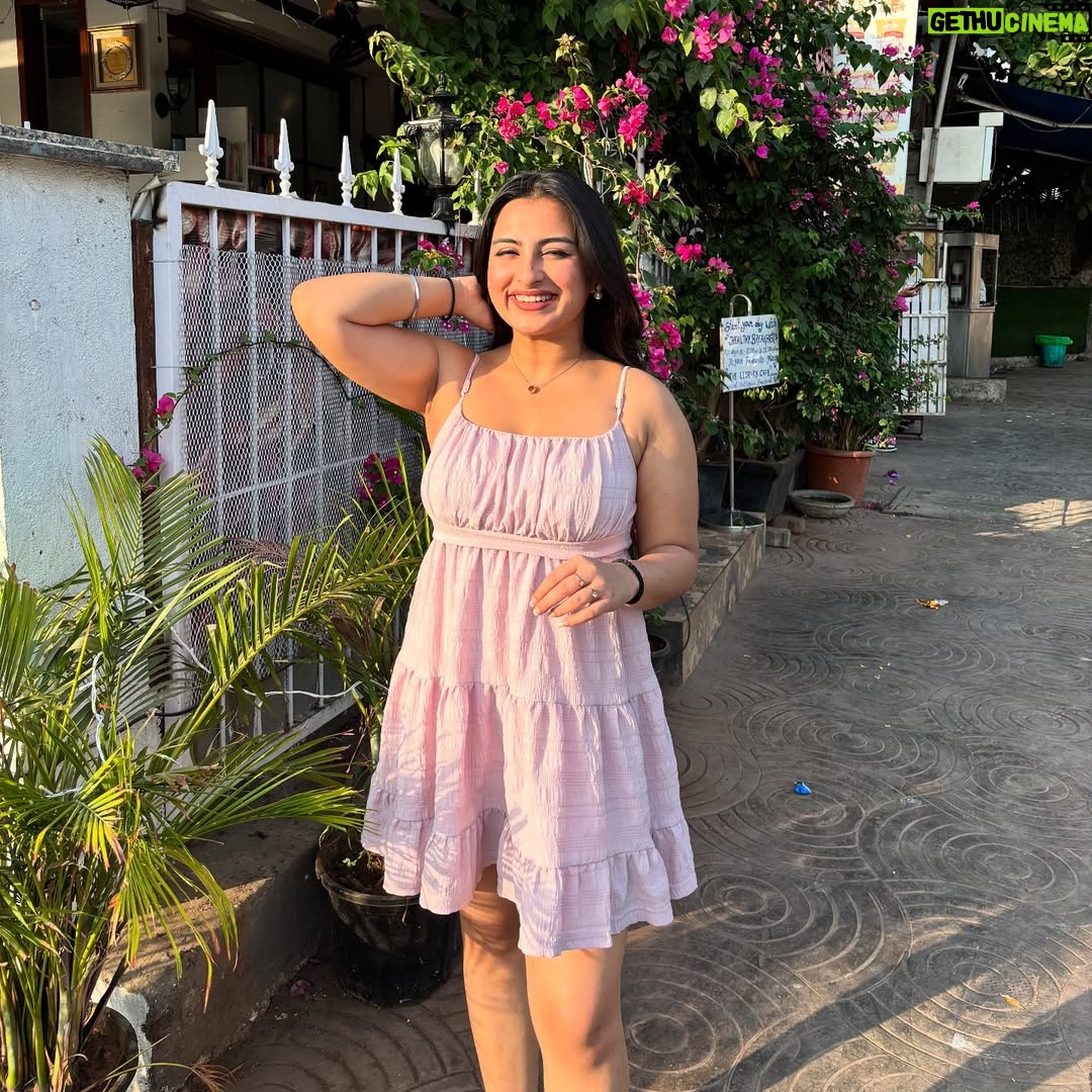 Aarushi Mehta - 585 Likes - Me and my mini fan against the world💕🌸

.
.
.
#newpost #mumbai #discover #trendy #dress #dresses #ootd #outfits #outfittoday #outﬁtinspo #pink #summerdresses