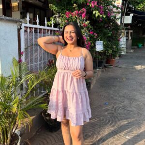 Aarushi Mehta Instagram - Me and my mini fan against the world💕🌸

.
.
.
#newpost #mumbai #discover #trendy #dress #dresses #ootd #outfits #outfittoday #outﬁtinspo #pink #summerdresses