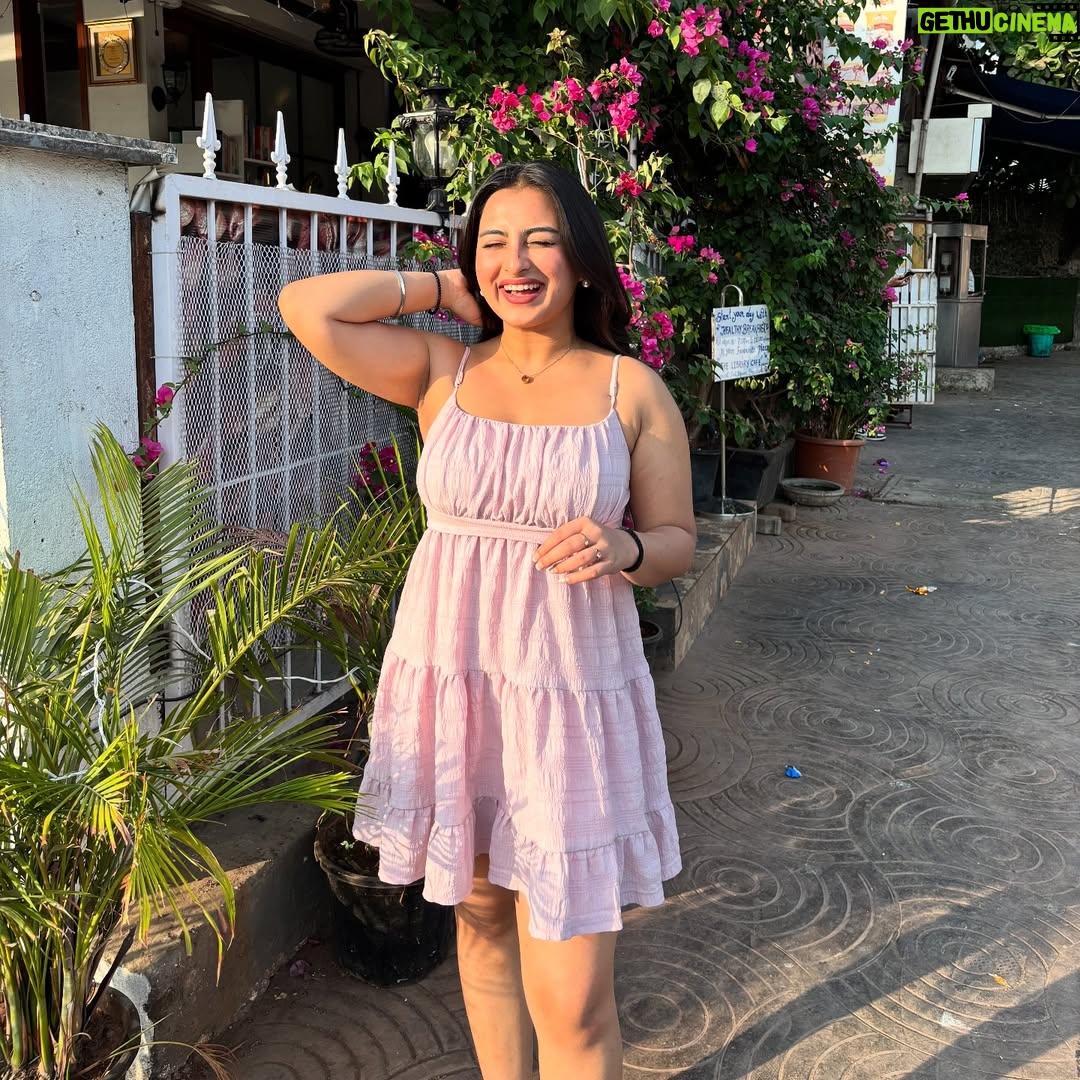 Aarushi Mehta - 585 Likes - Me and my mini fan against the world💕🌸

.
.
.
#newpost #mumbai #discover #trendy #dress #dresses #ootd #outfits #outfittoday #outﬁtinspo #pink #summerdresses