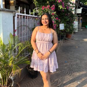 Aarushi Mehta Instagram - Me and my mini fan against the world💕🌸

.
.
.
#newpost #mumbai #discover #trendy #dress #dresses #ootd #outfits #outfittoday #outﬁtinspo #pink #summerdresses