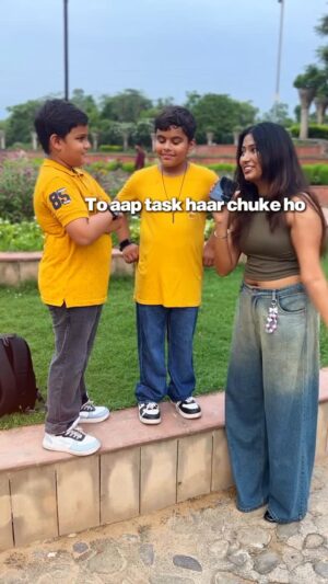 Aashna Juyal Instagram - Make Your Sibling Say SORRY & Win ₹100🤑

#explore #fyp #shorts #aashnaunnie #voxpop #funny #comedy #dare #challenge #funny