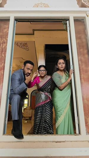 Aasiya Kazi Instagram - Yaaaaaaarrr.... kisne rakha isko kaam pe 😖😖😖
#ishani #actorlife #reeltime #funvideos #reelsinstagram #baburao
Camera credits : @karamrajpal