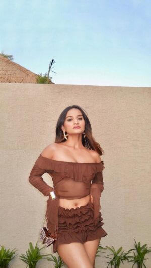 Aayushi Sharma Instagram - Ate this fit up and left no crumbs 🍂
Comment 'Set' for the 🔗
