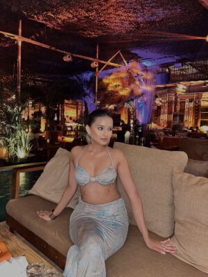 Aayushi Sharma Instagram - A birthday photo dump from a night that was way too fun to gatekeep🍸
Big love to @raeethgoa and @buzzbetter.india for the best energy! 🥂