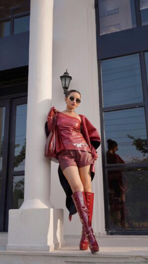Aayushi Sharma Instagram - Booted up and unstoppable @londonrag_in