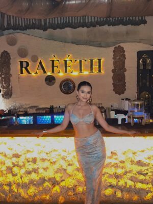 Aayushi Sharma Instagram - A birthday photo dump from a night that was way too fun to gatekeep🍸
Big love to @raeethgoa and @buzzbetter.india for the best energy! 🥂