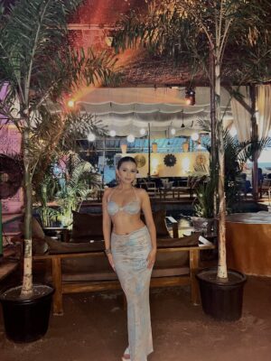 Aayushi Sharma Instagram - A birthday photo dump from a night that was way too fun to gatekeep🍸
Big love to @raeethgoa and @buzzbetter.india for the best energy! 🥂