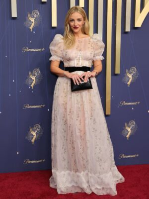 Abby Elliott Instagram - 🩷EMMYS 2025🩷 so grateful to be there celebrating with our @thebearfx family🐻  congratulations to all the nominees and winners💘

thank you @honornyc and @ecduzit for this dreamy dress. And the absolute best glam/emotional support @barbdoeshair @dendoll
