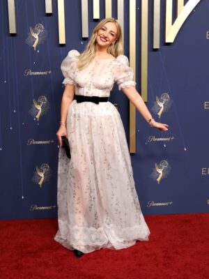 Abby Elliott Instagram - 🩷EMMYS 2025🩷 so grateful to be there celebrating with our @thebearfx family🐻  congratulations to all the nominees and winners💘

thank you @honornyc and @ecduzit for this dreamy dress. And the absolute best glam/emotional support @barbdoeshair @dendoll