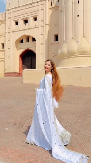 Abeera Khan Instagram - Drop white hearts in comment🤍✨🌾💕
Beautiful Sharara 👗by : @akbrand_collection 
*
*
*
#ahmera #instagram #viral #foryou #reels #trending #makeup