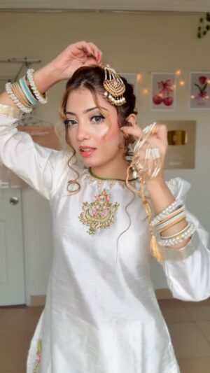 Abeera Khan Instagram - Nikkah GRWM ❤️🤍🔥_____

#ahmera #instagram #viral #foryou #reels #trending #makeup #viralpost #viralpost