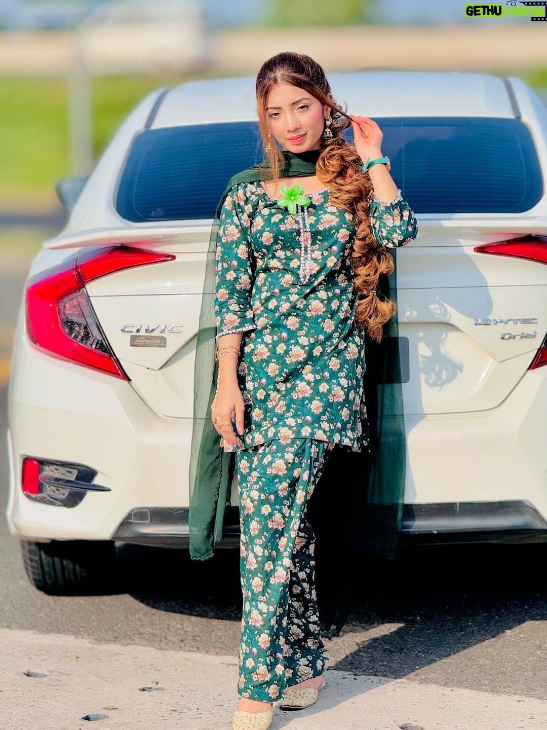 Abeera Khan - 4.3K Likes - 🕊️ 
Dress 🍂🤍👉🏻 @akbrand_collection 

#foryou #viral #instagram #post