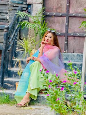 Abeera Khan Instagram - Hayeee 🌸🪷___
Dress 👗👉🏻 @akbrand_collection ❤️
#foryou #viral #instagram #post #azul