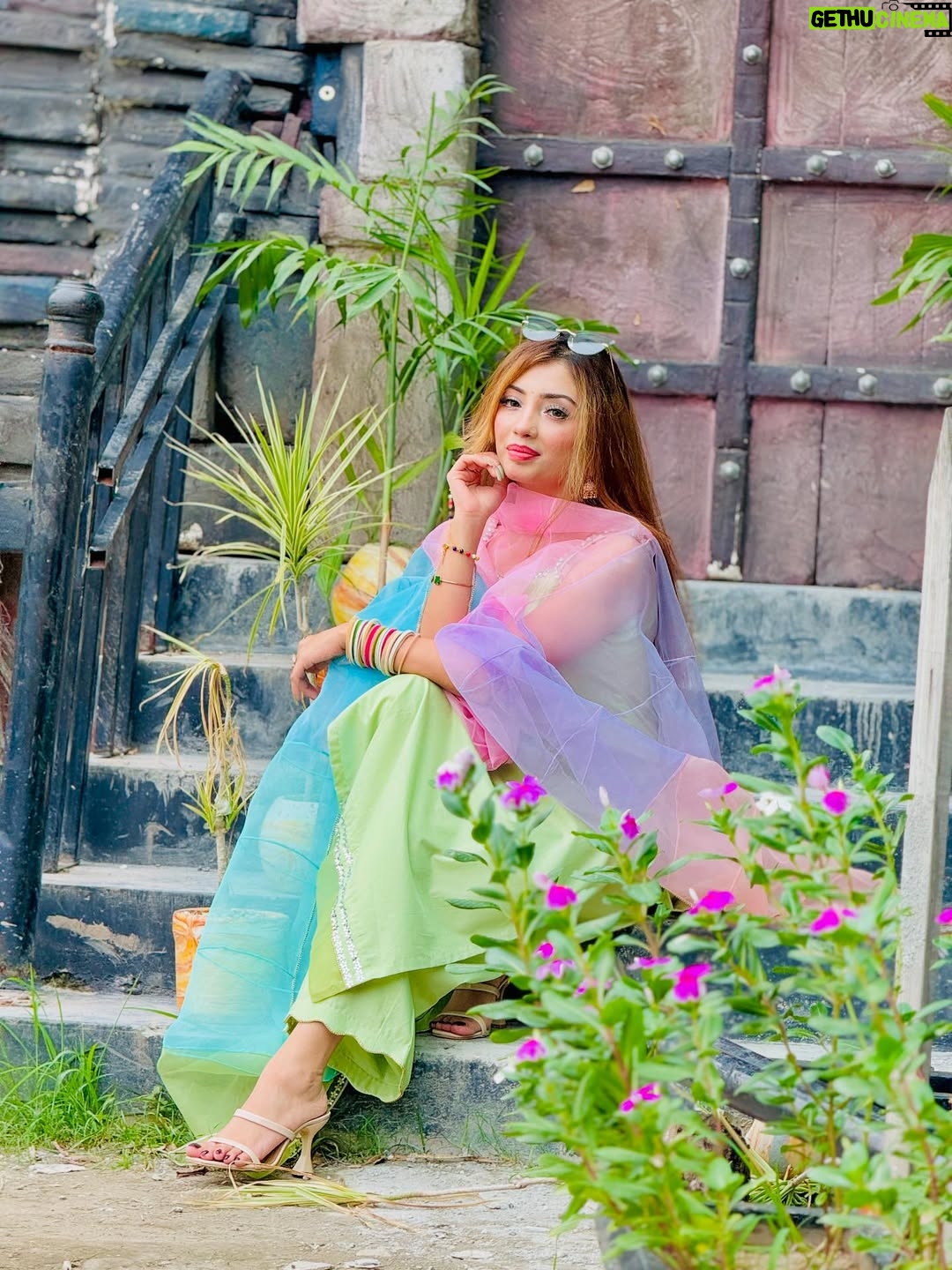 Abeera Khan - 3.3K Likes - Hayeee 🌸🪷___ 
Dress 👗👉🏻 @akbrand_collection ❤️

#foryou #viral #instagram #post #azul