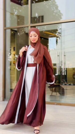 Abeera Khan Instagram - Wait for it🤎✨
Beautiful Abaya👗by: @akbrand_collection 
*
*
*
#ahmera #instagram #viral #foryou #reels #trending #makeup
