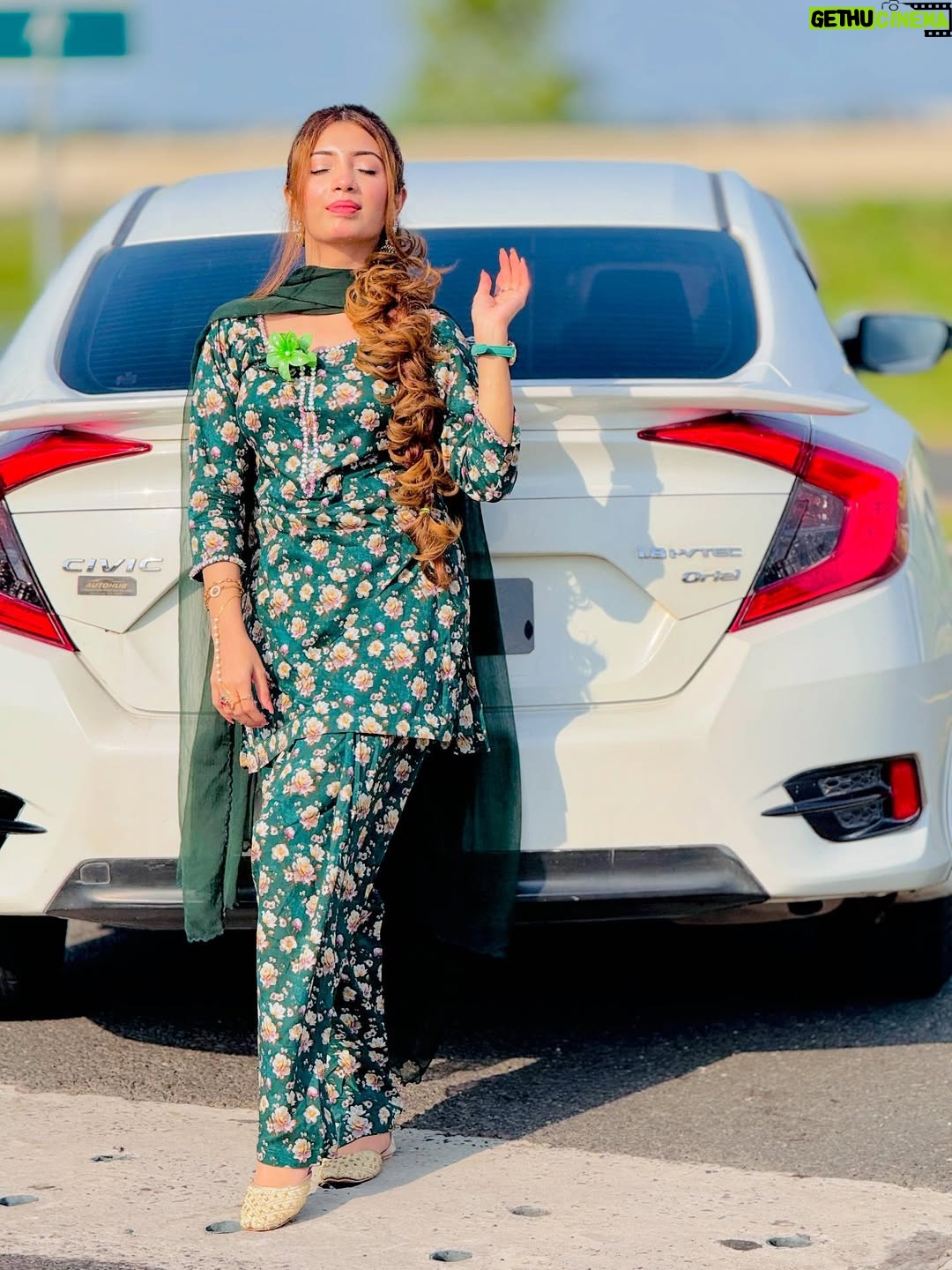 Abeera Khan - 4.3K Likes - 🕊️ 
Dress 🍂🤍👉🏻 @akbrand_collection 

#foryou #viral #instagram #post