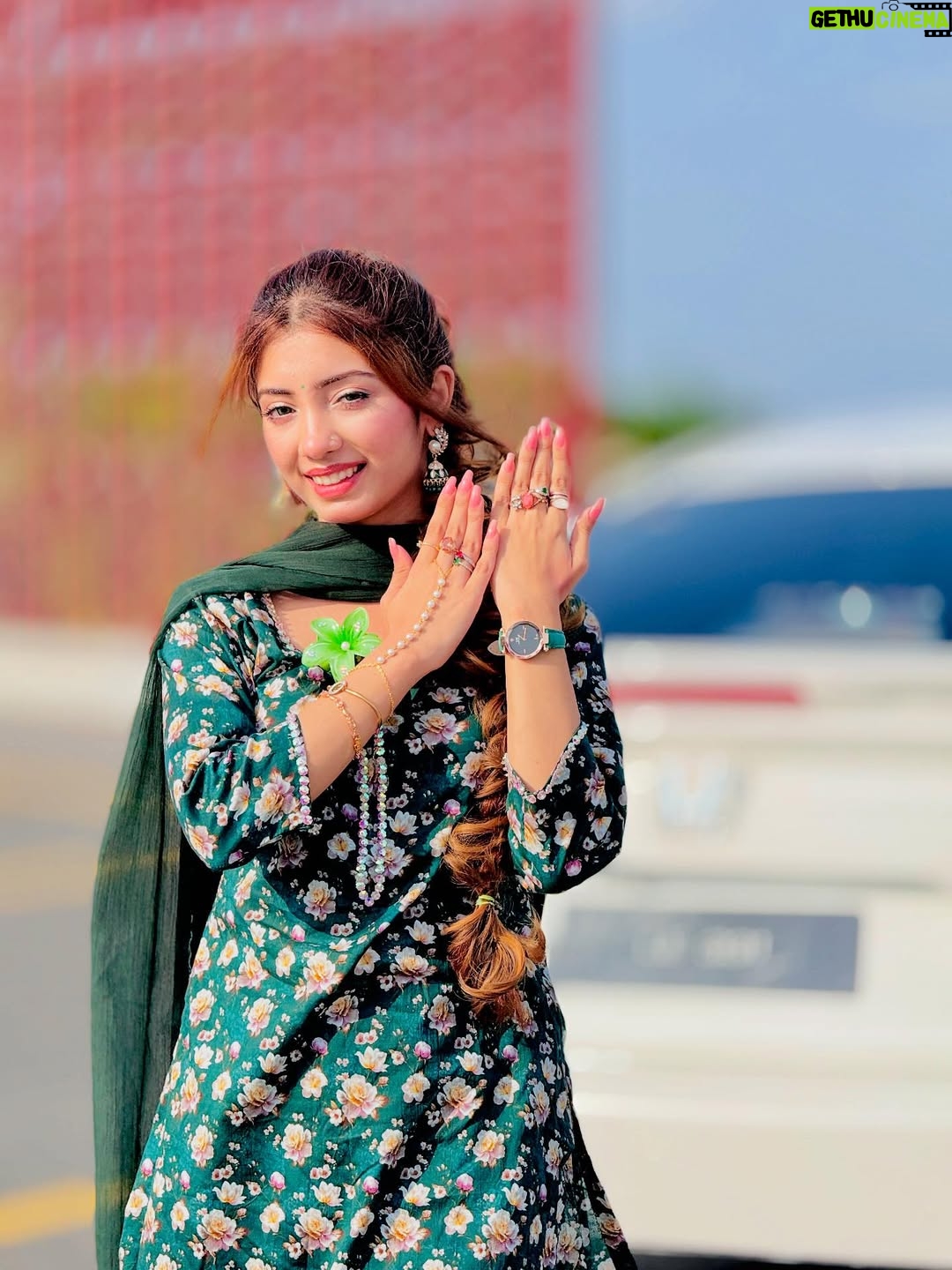 Abeera Khan - 4.3K Likes - 🕊️ 
Dress 🍂🤍👉🏻 @akbrand_collection 

#foryou #viral #instagram #post