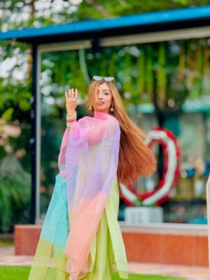 Abeera Khan Instagram - Hayeee 🌸🪷___
Dress 👗👉🏻 @akbrand_collection ❤️
#foryou #viral #instagram #post #azul
