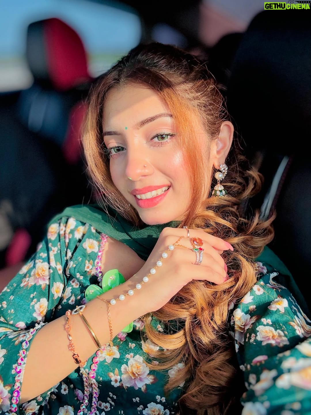 Abeera Khan - 4.3K Likes - 🕊️ 
Dress 🍂🤍👉🏻 @akbrand_collection 

#foryou #viral #instagram #post
