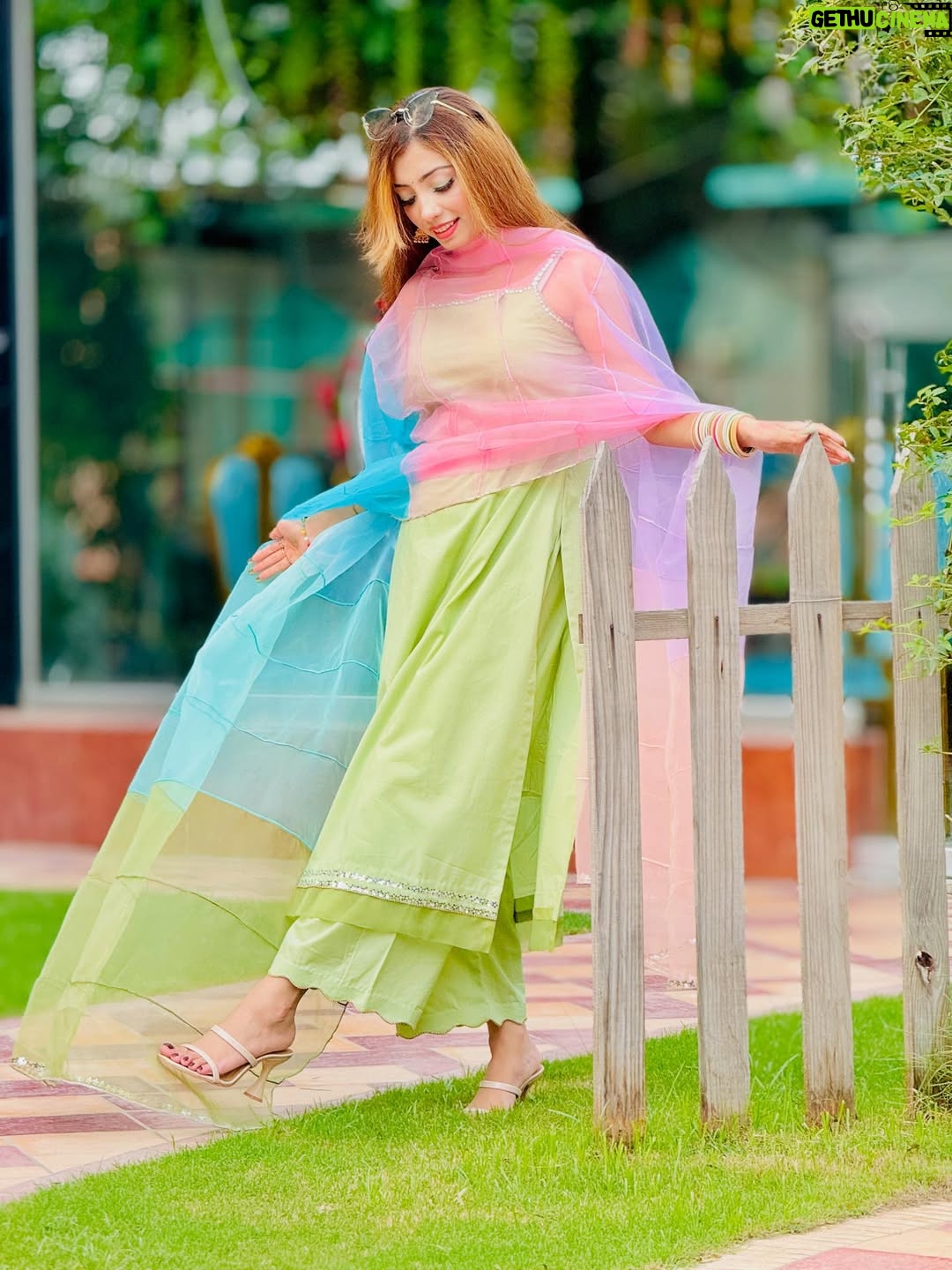 Abeera Khan - 3.3K Likes - Hayeee 🌸🪷___ 
Dress 👗👉🏻 @akbrand_collection ❤️

#foryou #viral #instagram #post #azul