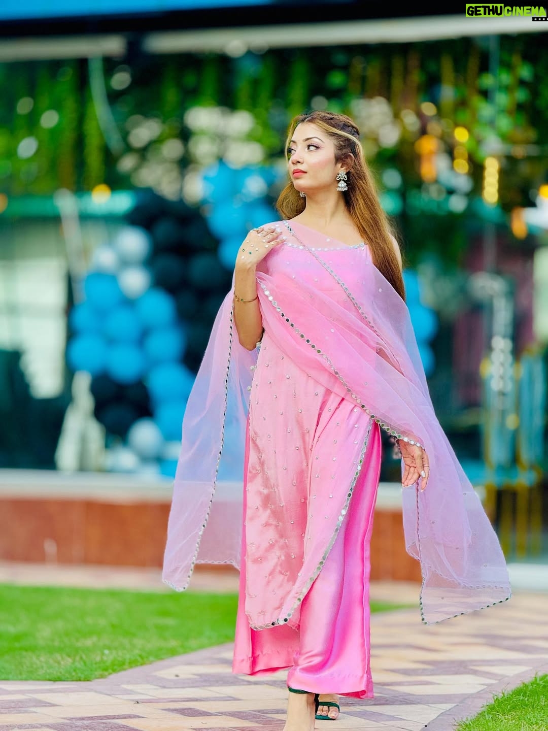 Abeera Khan - 2.7K Likes - Ouffff 🌸🩷🎀_____

#foryou #instagram #viral #post #pinkdress #girl🎀