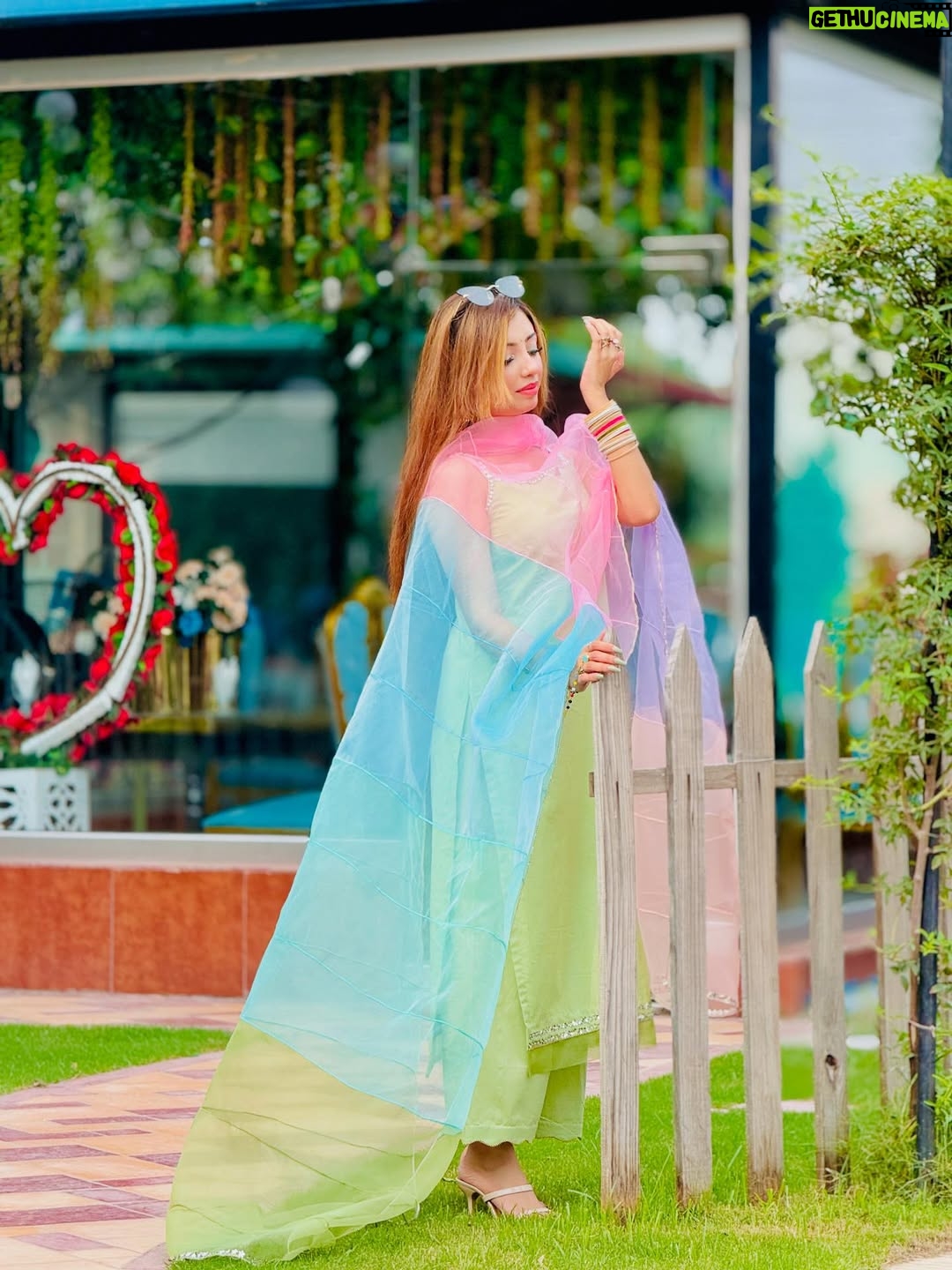 Abeera Khan - 3.3K Likes - Hayeee 🌸🪷___ 
Dress 👗👉🏻 @akbrand_collection ❤️

#foryou #viral #instagram #post #azul