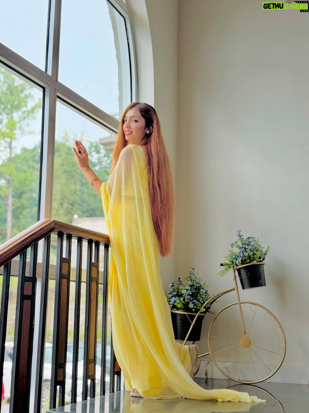 Abeera Khan - 4.6K Likes - Hayeeee ✨ obsessed with sareee 🔥🕊️___ 
Saree by 👉🏻💕 @akbrand_collection 🤍🕊️💛

#foryou #réel #post #saiyaraa #instagram #viral #saree