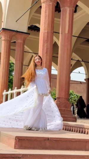 Abeera Khan Instagram - Wait for it🔥✨❤️🌾
beautiful Sharara 👗by: @akbrand_collection 
*
*
*
#ahmera #instagram #viral #foryou #reels #trending #makeup #viralpost