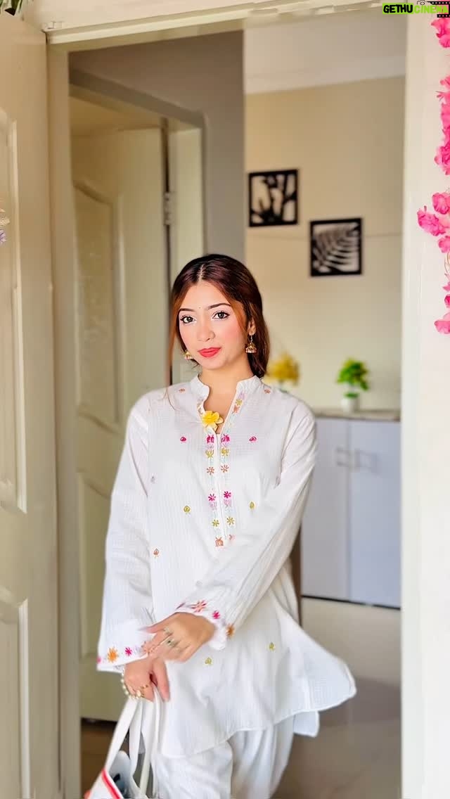 Abeera Khan - 4.4K Likes - Wait for Transition ✨🕊️🍂🌷🩷
*
*
*
*
#ahmera #instagram #viral #foryou #reels #trending #makeup