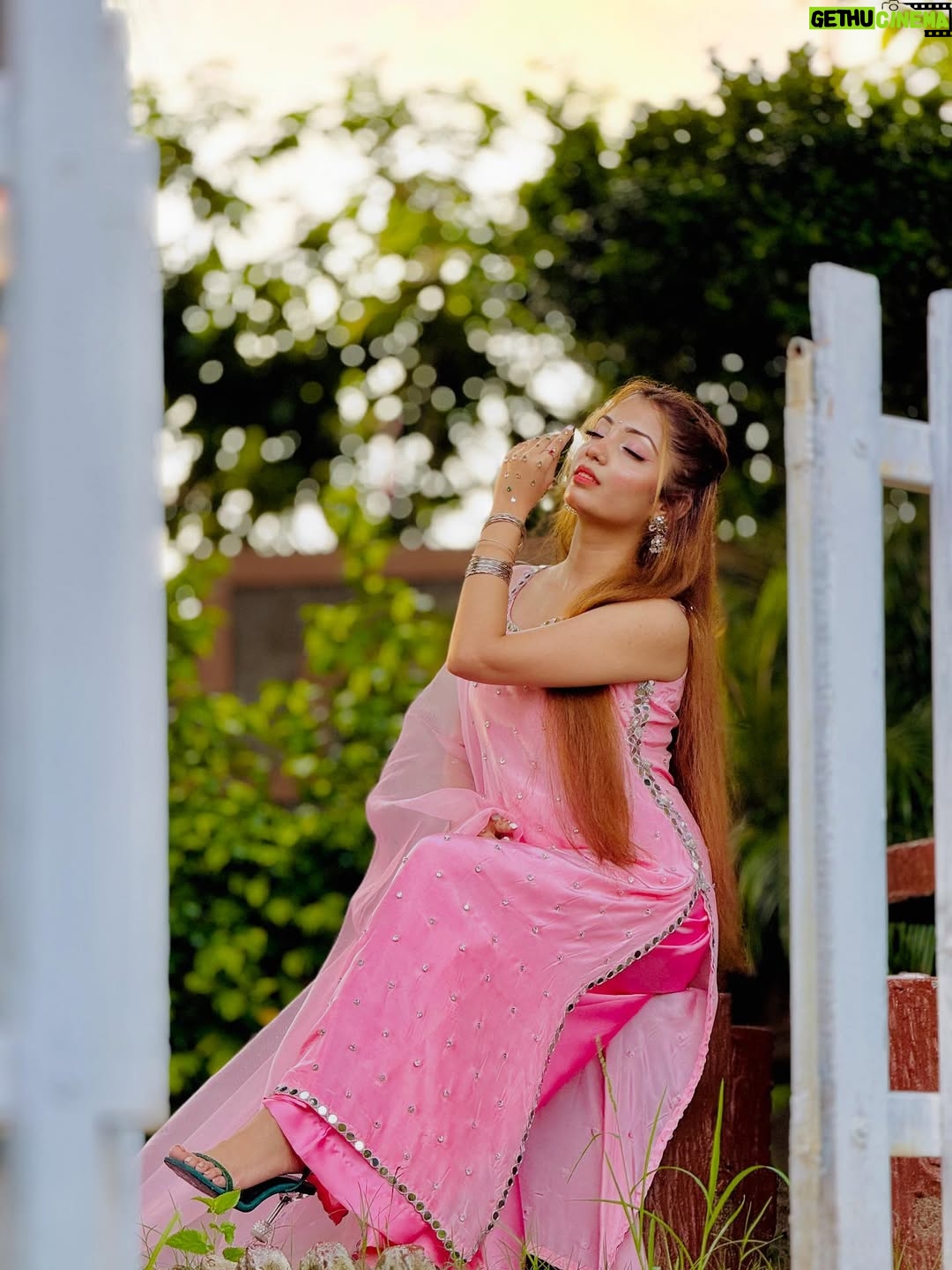 Abeera Khan - 2.7K Likes - Ouffff 🌸🩷🎀_____

#foryou #instagram #viral #post #pinkdress #girl🎀