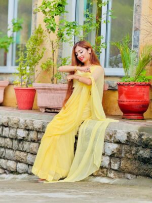 Abeera Khan Instagram - Hayeeee ✨ obsessed with sareee 🔥🕊️___
Saree by 👉🏻💕 @akbrand_collection 🤍🕊️💛
#foryou #réel #post #saiyaraa #instagram #viral #saree